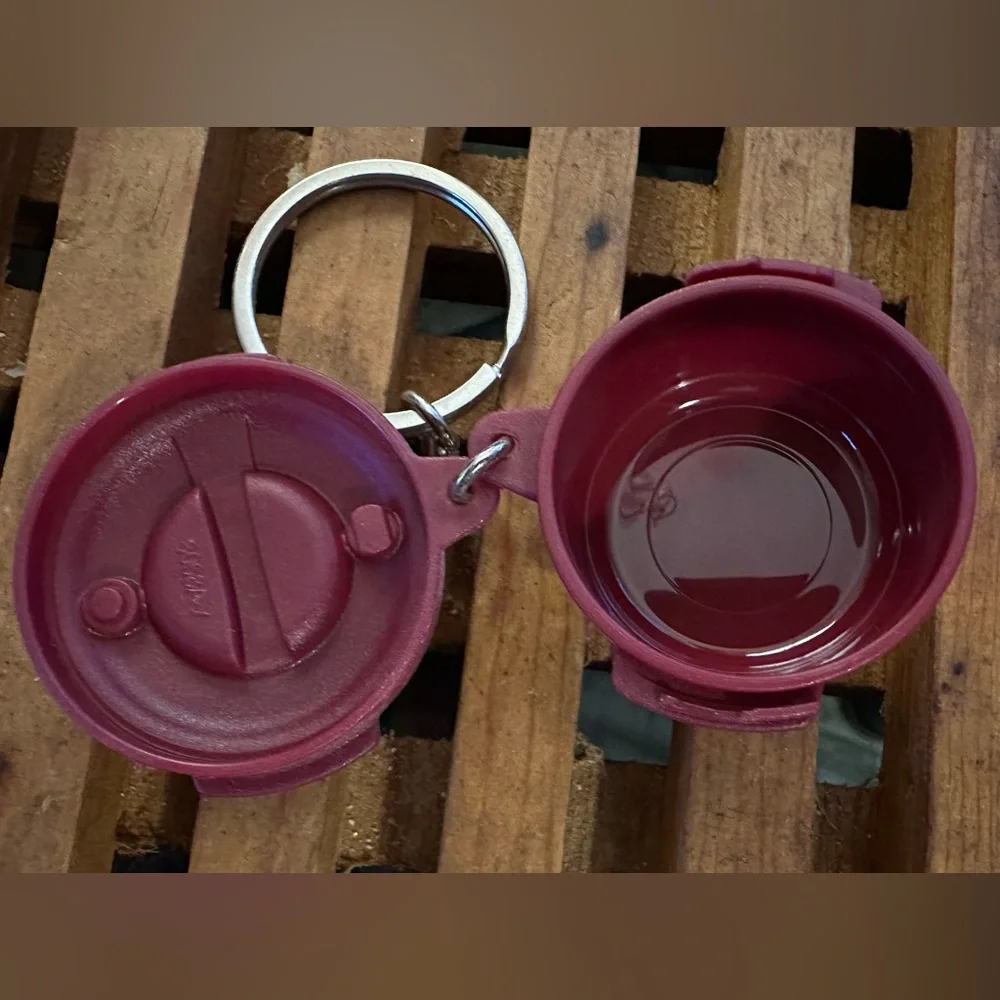 Tupperware Mini Pressure Cooker Keychain - Picture 4 of 4